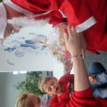 I tym razem nas nie zawiódł. Dziś do naszego Przedszkola przyszedł św. Mikołaj. Cały rok na niego czekaliśmy. Dziękujemy za odwiedziny, miło spędzony czas i prezenty dla wszystkich uczniów.