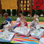 Malowanie twarzy, bańki mydlane, tańce, gry i zabawy w przedszkolnym ogrodzie oraz prezenty od Stowarzyszenia ICH LEPSZE JUTRO - tak świętowaliśmy Dzień Dziecka w naszym Przedszkolu Mały Książę w Tarnowie. Na każdego czekało mnóstwo atrakcji.