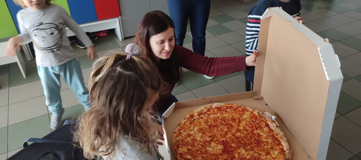Niespodzianką na zakończenie zajęć była podarowana dzieciom pyszna pizza z Etna pizzeria w Tarnowie.